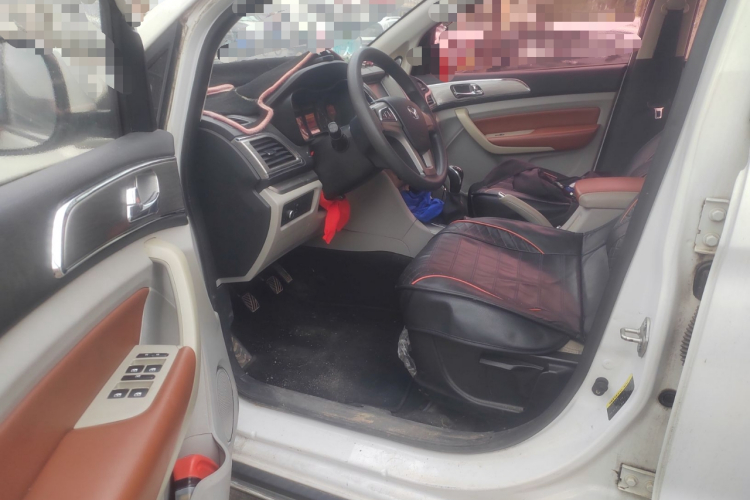 北汽幻速H3 2016款 H3F 1.5L 手动尊贵型中控内饰20