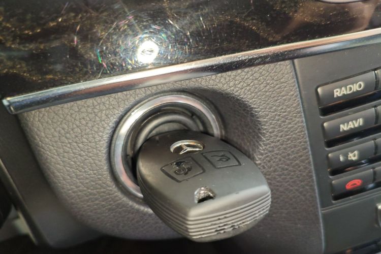 奔驰E级 2014款 改款 E 300 L 运动型中控内饰7001