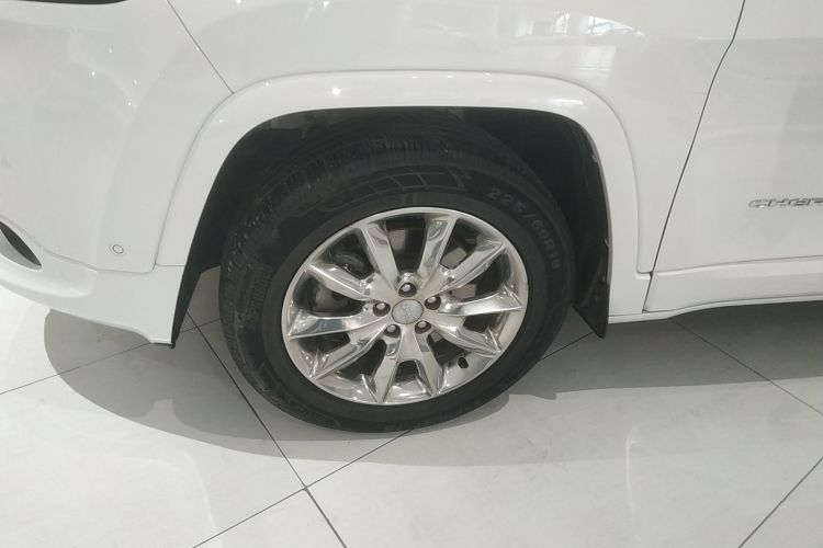 Jeep 自由光 2017款 2.4L 优越版车身外观6007