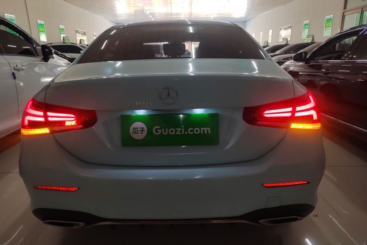 奔驰A级 2022款 改款二 A 200 L 运动轿车时尚型车身外观6