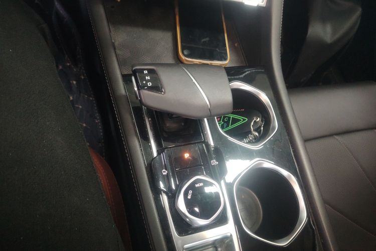 长安 逸动 2024款 PLUS 蓝鲸NE 1.4T GDI DCT高能版局部细节18