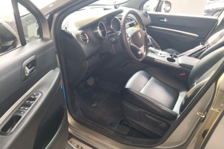 标致3008 2016款 2.0L 自动标准版中控内饰20