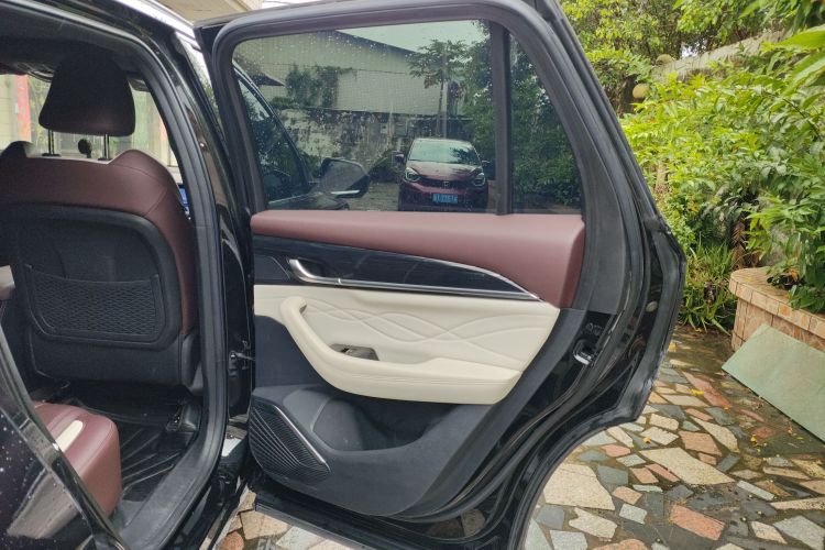 吉利汽车 星越L 2021款 2.0TD DCT EVO两驱尊贵型中控内饰45