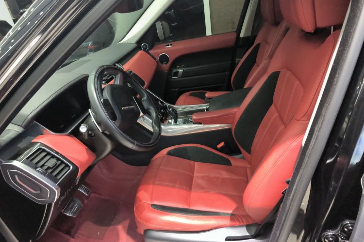 路虎 揽胜运动版 2022款 3.0 L6 耀黑版中控内饰19