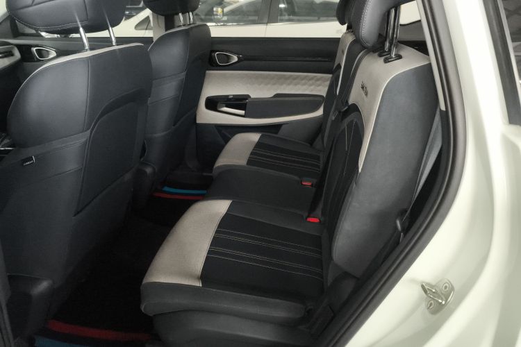 宝骏RM-5 2019款 1.5T CVT 24小时在线豪华型 7座中控内饰21