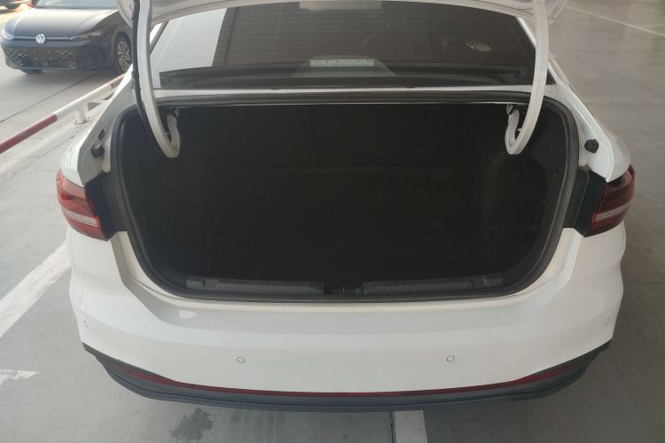 大众 朗逸 2023款 改款 1.5L 自动得逸版机舱底盘23