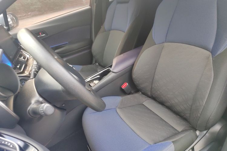 丰田C-HR 2018款 2.0L 领先版 国V中控内饰19