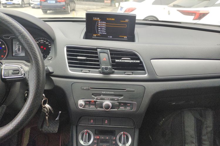 奥迪Q3 2015款 35 TFSI 进取型中控内饰16