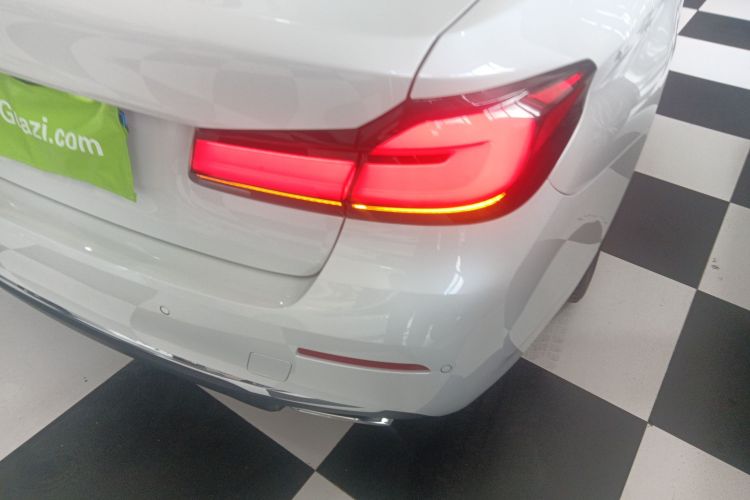 宝马5系 2021款 改款 525Li 豪华套装车身外观9