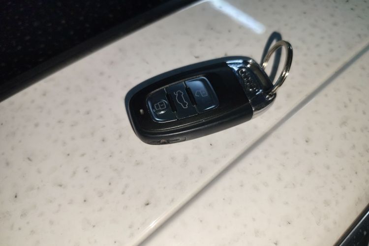 奥迪A4L 2013款 35 TFSI 自动标准型中控内饰11