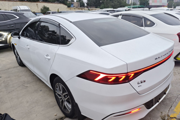 比亚迪 秦PLUS 2021款 EV 400KM 豪华型车身外观4