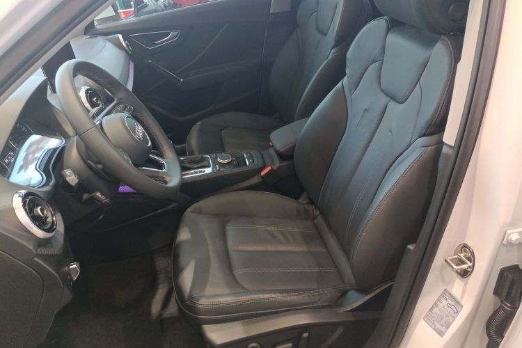 奥迪Q2L 2023款 35TFSI 时尚致雅型中控内饰19