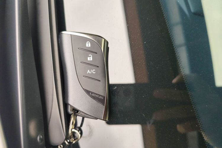 雷克萨斯UX新能源 2020款 300e 纯·悦版中控内饰7001