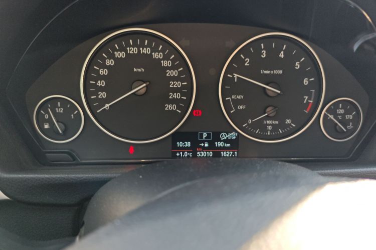 宝马3系 2017款 318i 时尚型中控内饰14