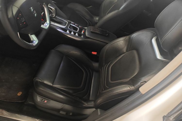 DS 5 2015款 1.6T 豪华版THP160中控内饰19