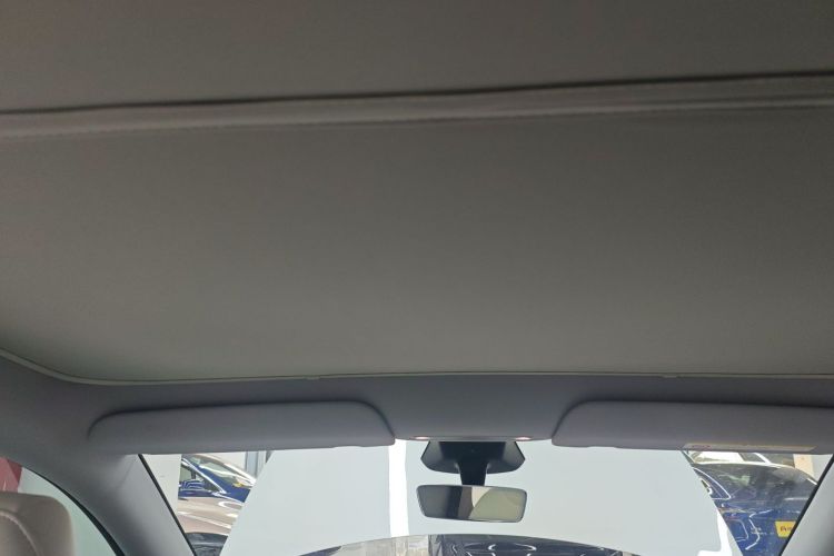 特斯拉 Model Y 2025款 长续航全轮驱动版中控内饰22