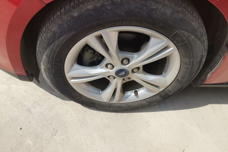 福特 福克斯 2017款 两厢 1.6L 自动舒适型智行版车身外观6007