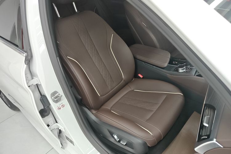 宝马5系 2023款 530Li 领先型 M运动套装局部细节41