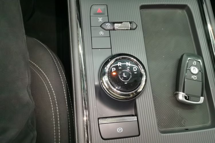 福特 蒙迪欧 2022款 EcoBoost 245 时尚型中控内饰18