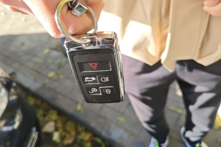 路虎 发现 2021款 360PS R-Dynamic S中控内饰11