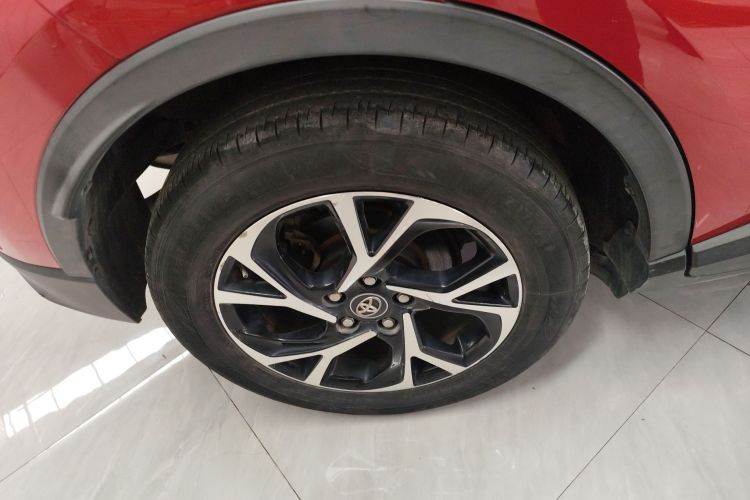 丰田C-HR 2018款 2.0L 领先天窗版 国VI车身外观6008