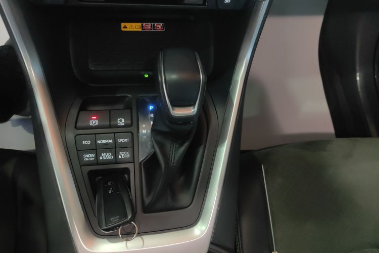 丰田 RAV4荣放 2023款 2.0L CVT四驱探险Plus版中控内饰18