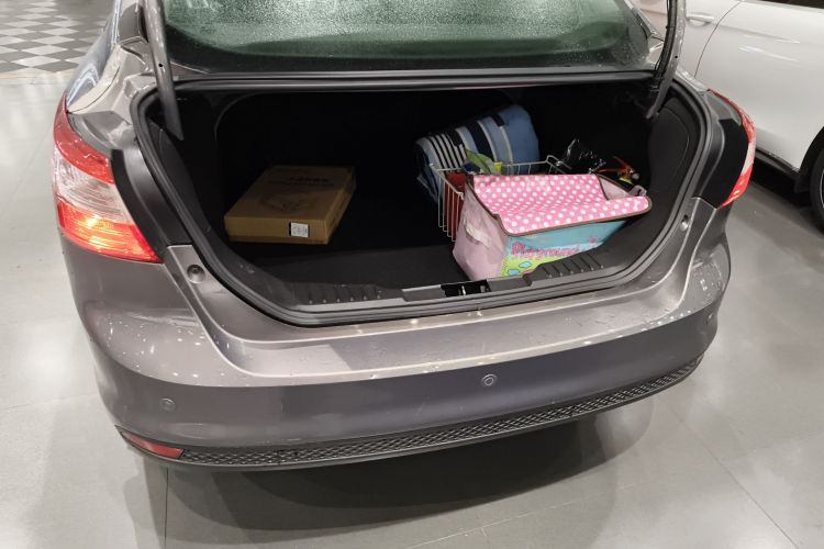 福特 福克斯 2012款 三厢 1.6L 自动风尚型局部细节23