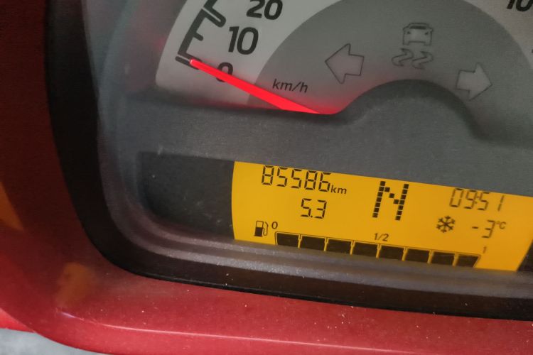 smart fortwo 2011款 1.0 MHD 硬顶激情版中控内饰15