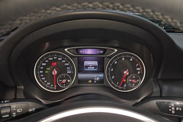 奔驰A级(进口) 2018款 A 200 动感型中控内饰14