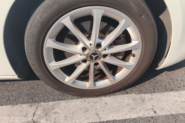 奔驰A级(进口) 2021款 A 200 时尚型车身外观10