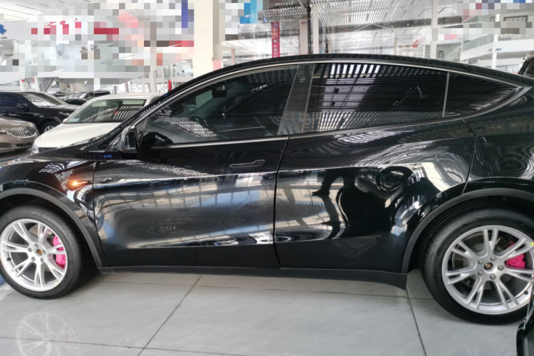 特斯拉 Model Y 2022款 改款 后轮驱动版车身外观4