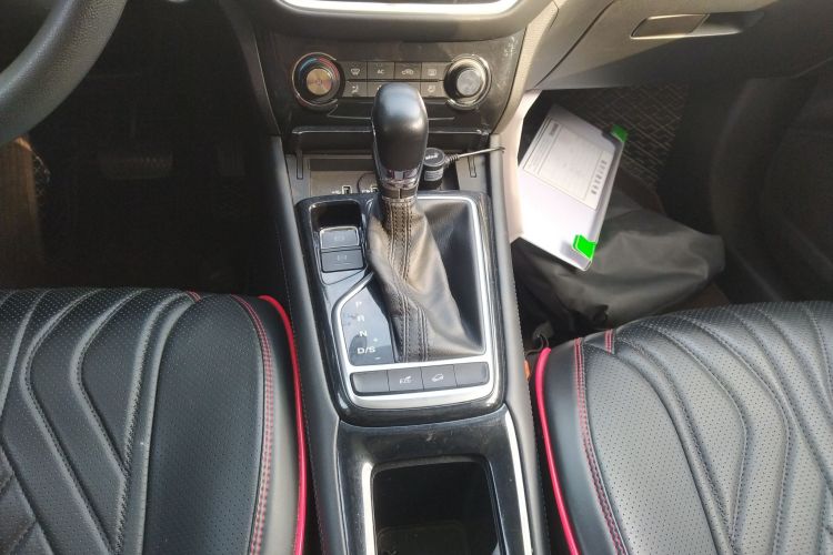 荣威RX3 2020款 1.6L CVT 4G互联超爽精英版中控内饰18