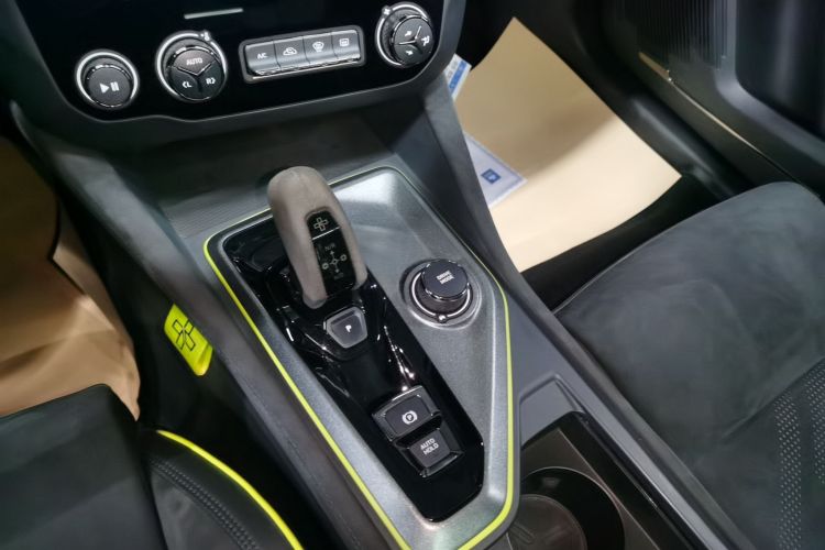 领克03 2019款 03+ 2.0TD 自动驭风版中控内饰18