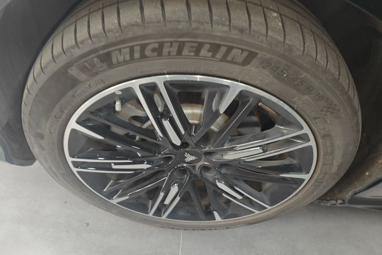 哪吒汽车 哪吒S 2024款 增程 1060 Lite版车身外观6007