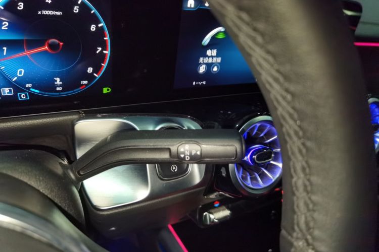 奔驰GLB 2023款 GLB 220 动感型中控内饰18