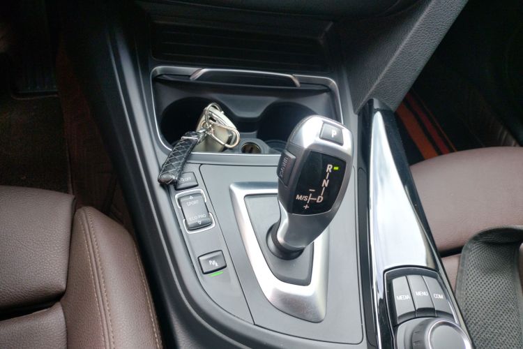 宝马3系 2018款 320Li 领先型M运动套装中控内饰18