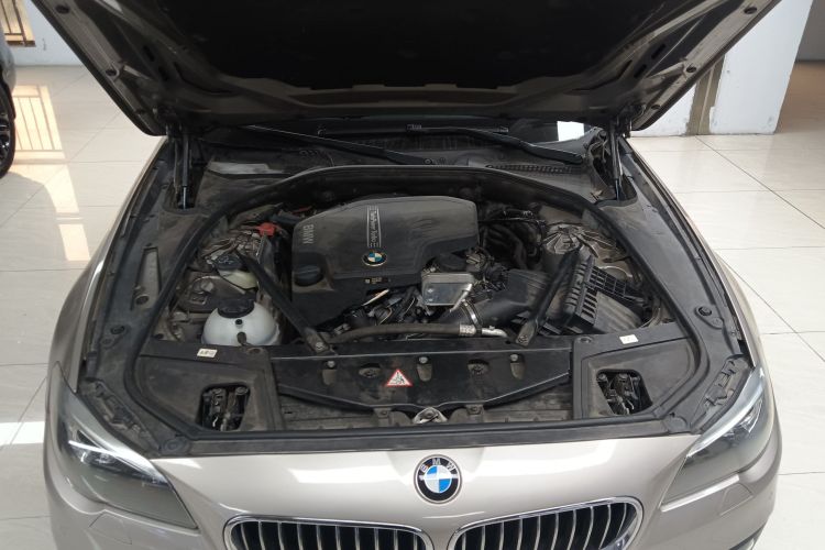 宝马5系 2014款 520Li 典雅型机舱底盘24