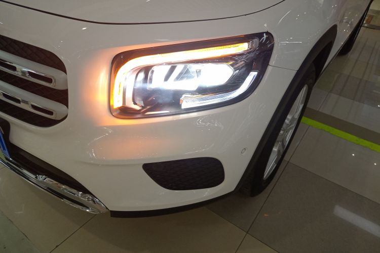 奔驰GLB 2021款 GLB 200 动感型局部细节36