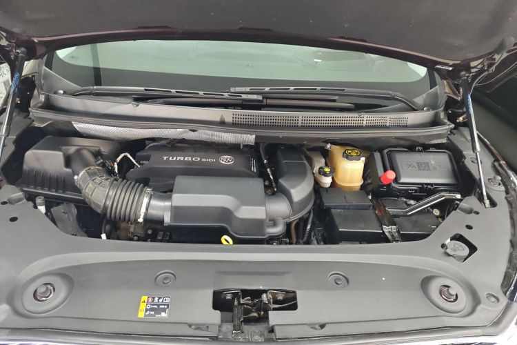 别克GL8 2022款 Avenir艾维亚 七座亲礼版机舱底盘24