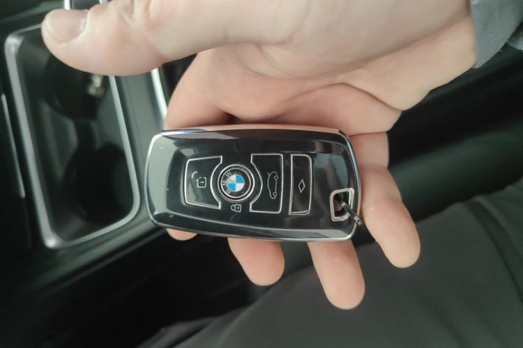 宝马3系 2015款 320Li 超悦版豪华设计套装中控内饰11