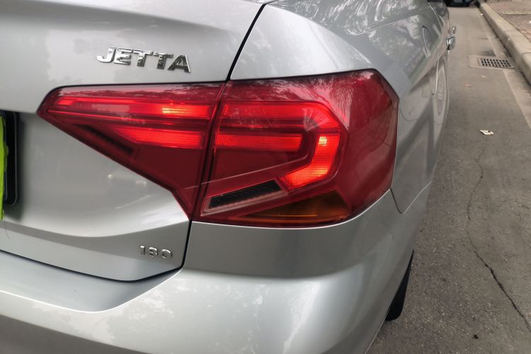 大众 捷达 2017款 1.5L 手动时尚型车身外观9