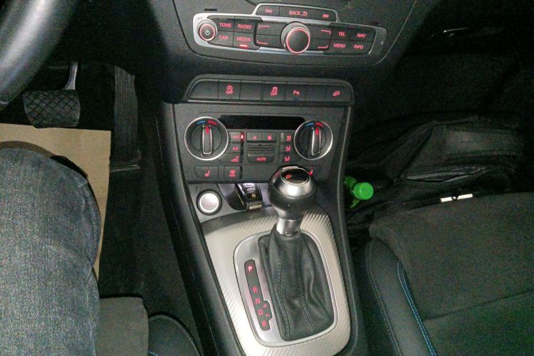 奥迪Q3 2016款 40 TFSI quattro 全时四驱运动型中控内饰18