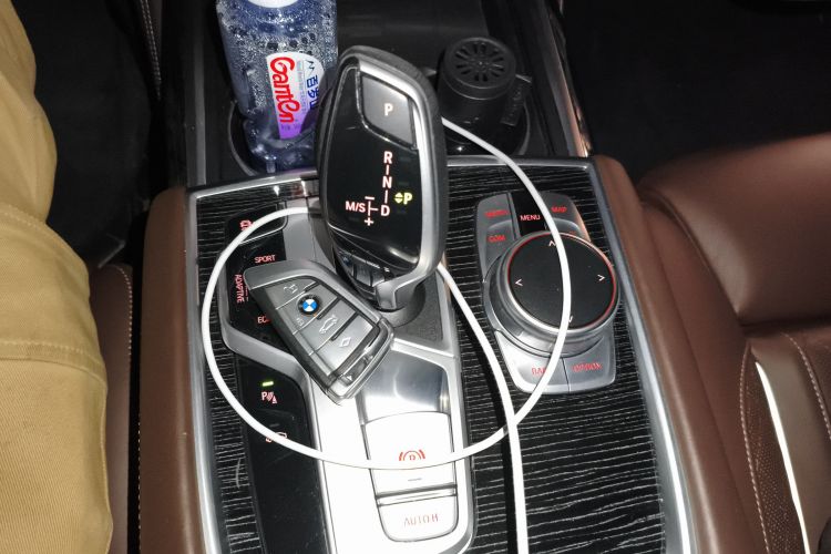 宝马7系 2021款 740Li 领先型 M运动套装中控内饰18