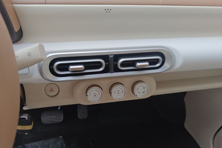 五菱汽车 宏光MINIEV 2024款 第三代 215km 青春版中控内饰16