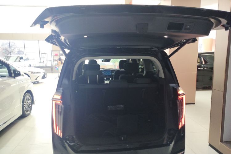 广汽传祺 传祺M8 2024款 大师系列 400T 至尊版机舱底盘23