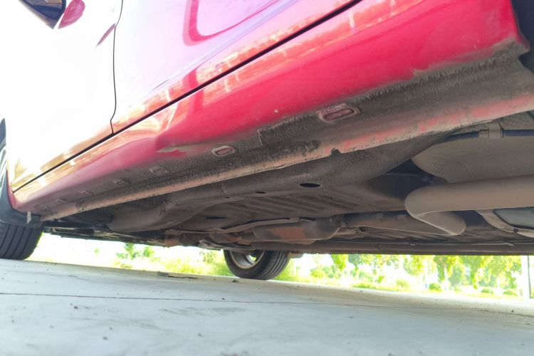 奇瑞 艾瑞泽5 2016款 1.5L 手动领潮版机舱底盘30