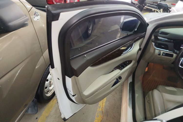 凯迪拉克XTS 2015款 28T 舒适型中控内饰7004