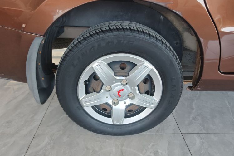 五菱汽车 五菱宏光 2015款 1.2L S 基本型国IV车身外观6003