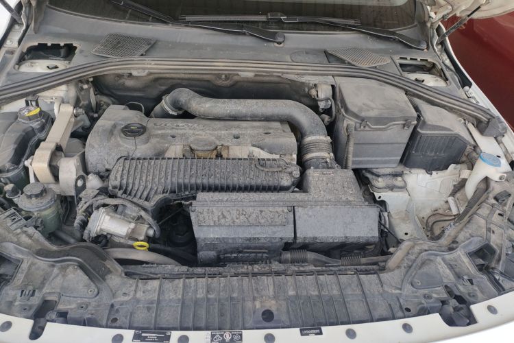 沃尔沃S60 2015款 S60L 2.0T 智远版机舱底盘24