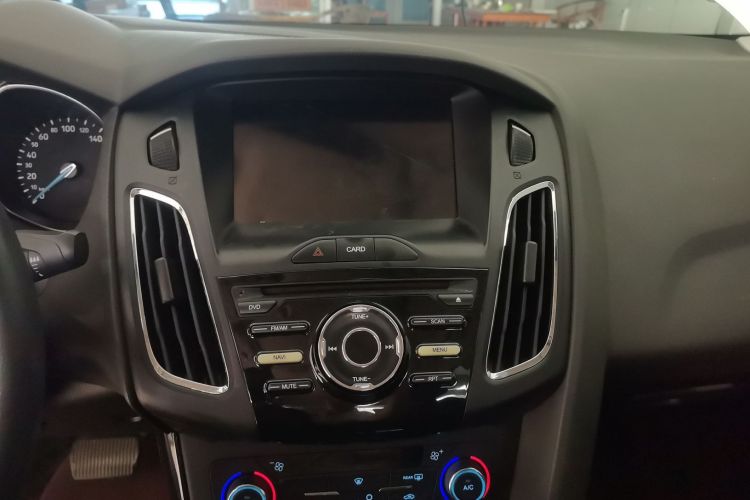 福特 福克斯 2017款 三厢 1.6L 自动风尚型智行版中控内饰16